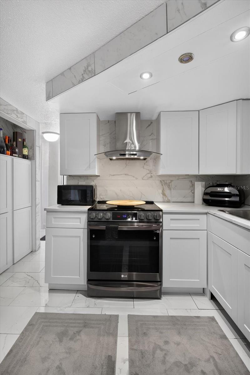 9440 RAINBOW LN — photo 27