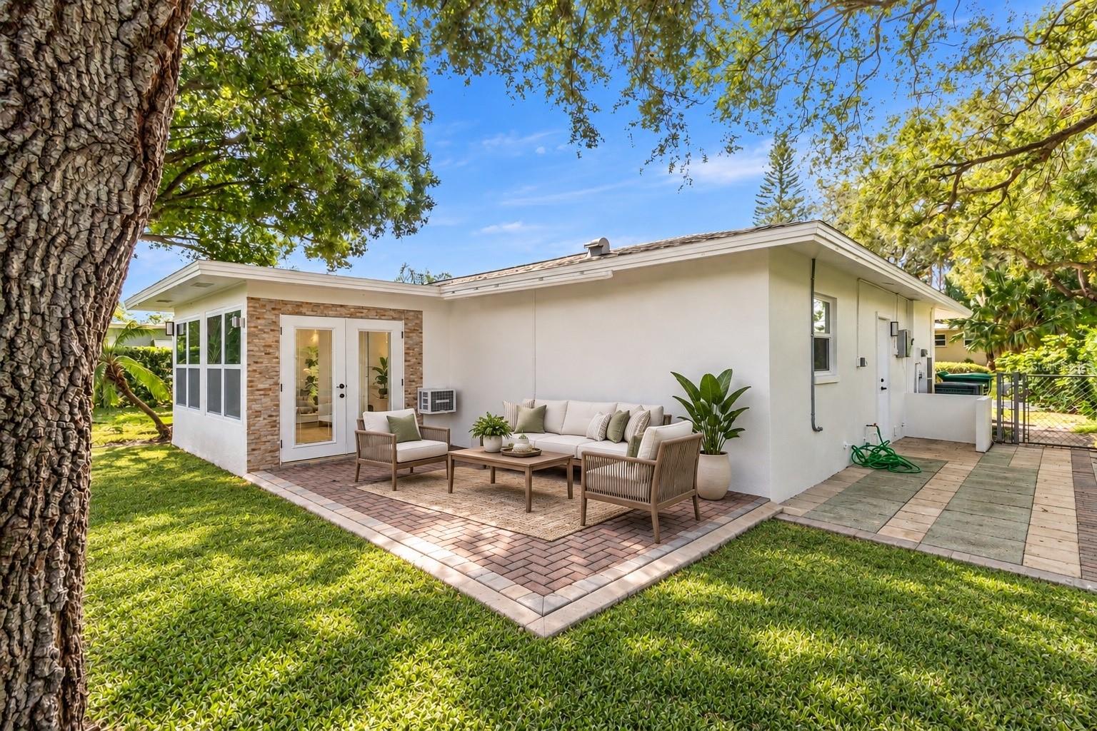 2040 FOREST DR — photo 23