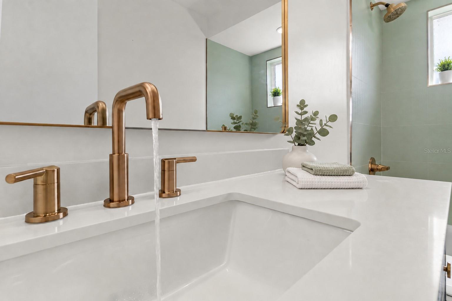 2040 FOREST DR — photo 18