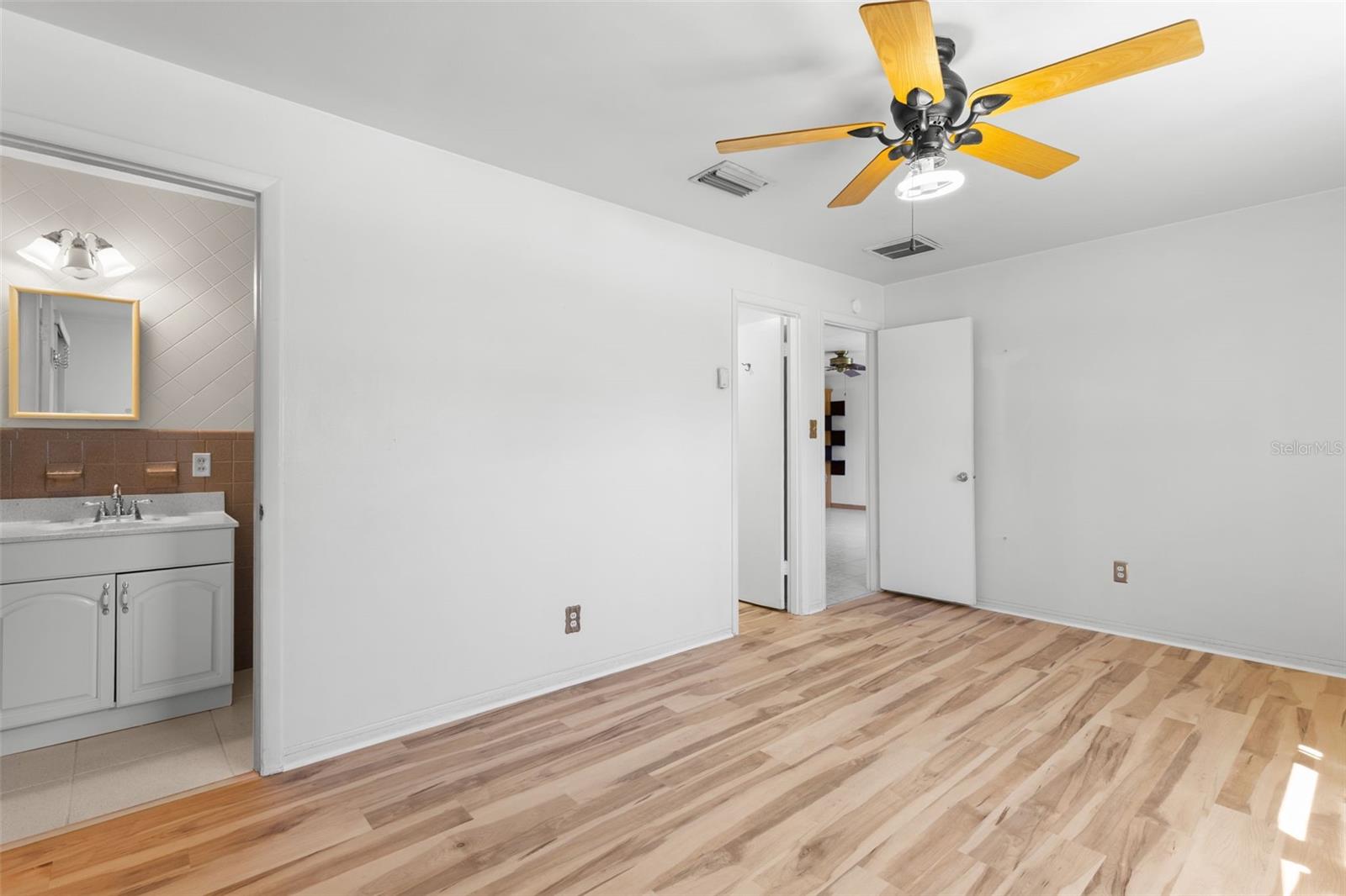 106 S FERNWOOD AVE — photo 28