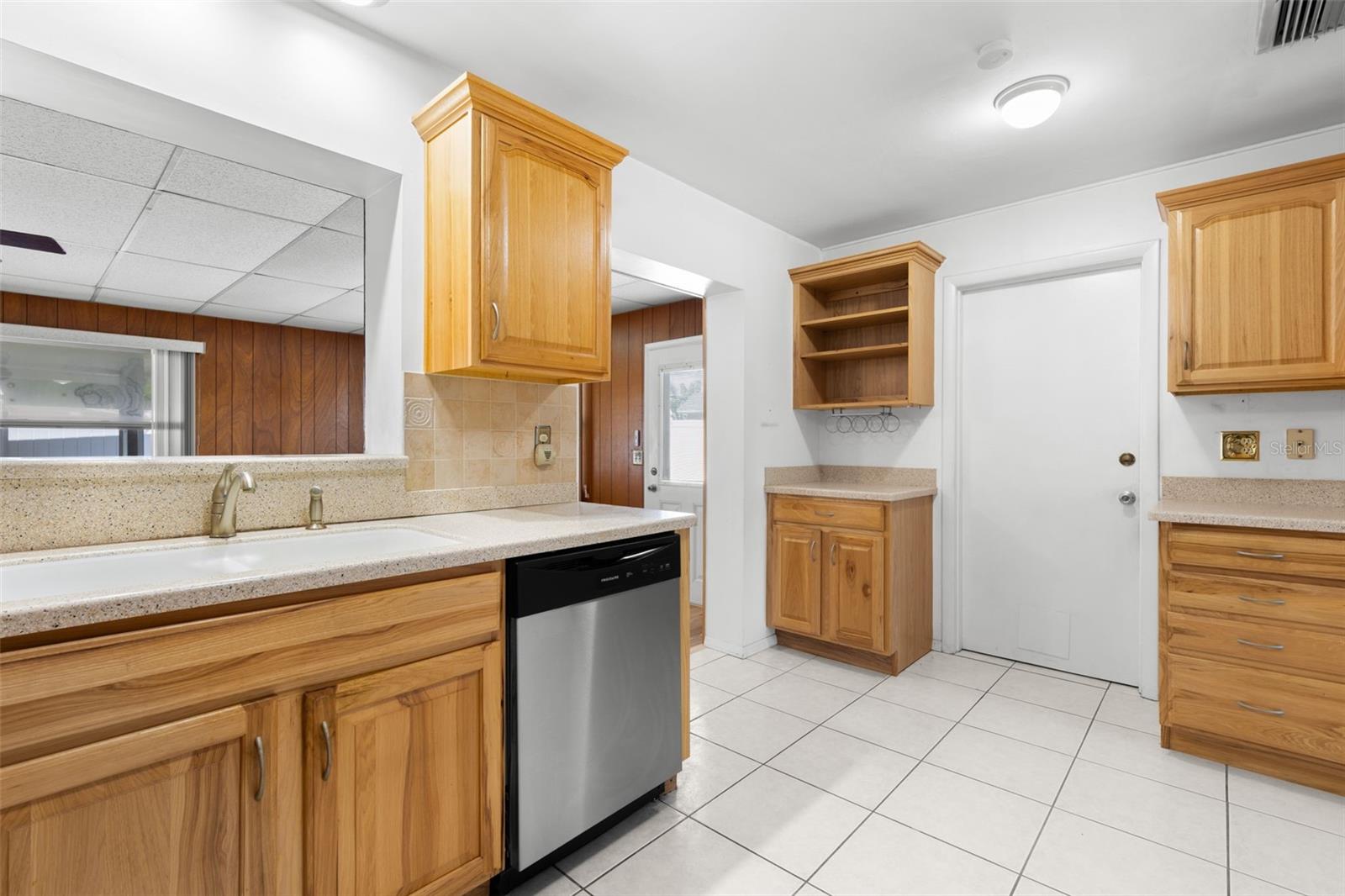 106 S FERNWOOD AVE — photo 18