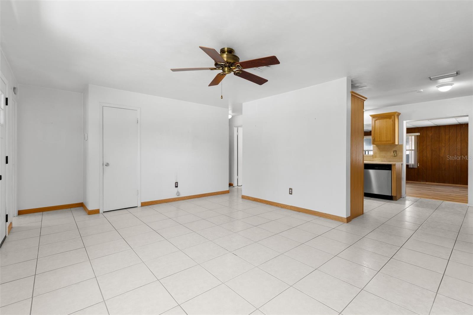 106 S FERNWOOD AVE — photo 5