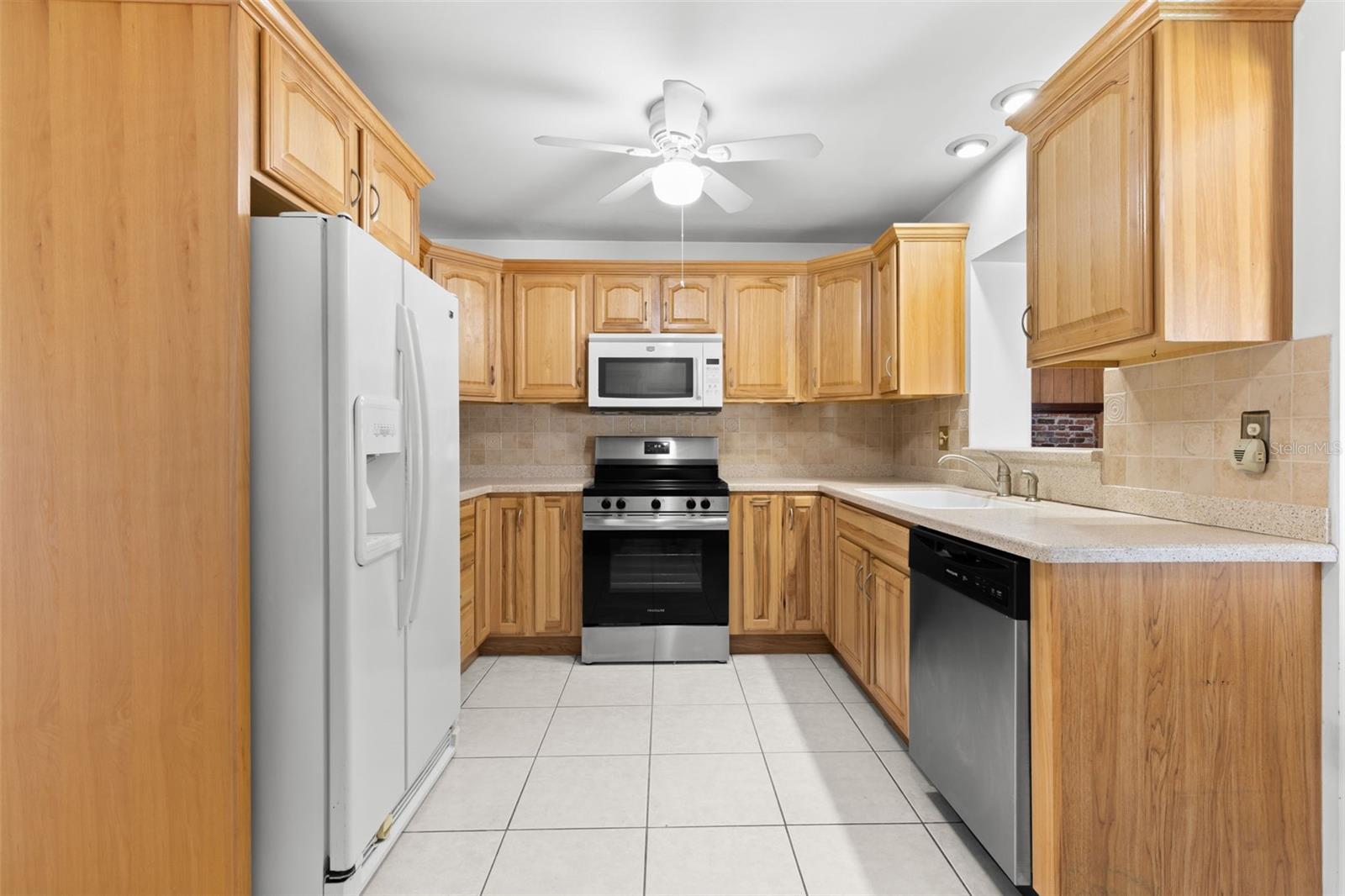 106 S FERNWOOD AVE — photo 31