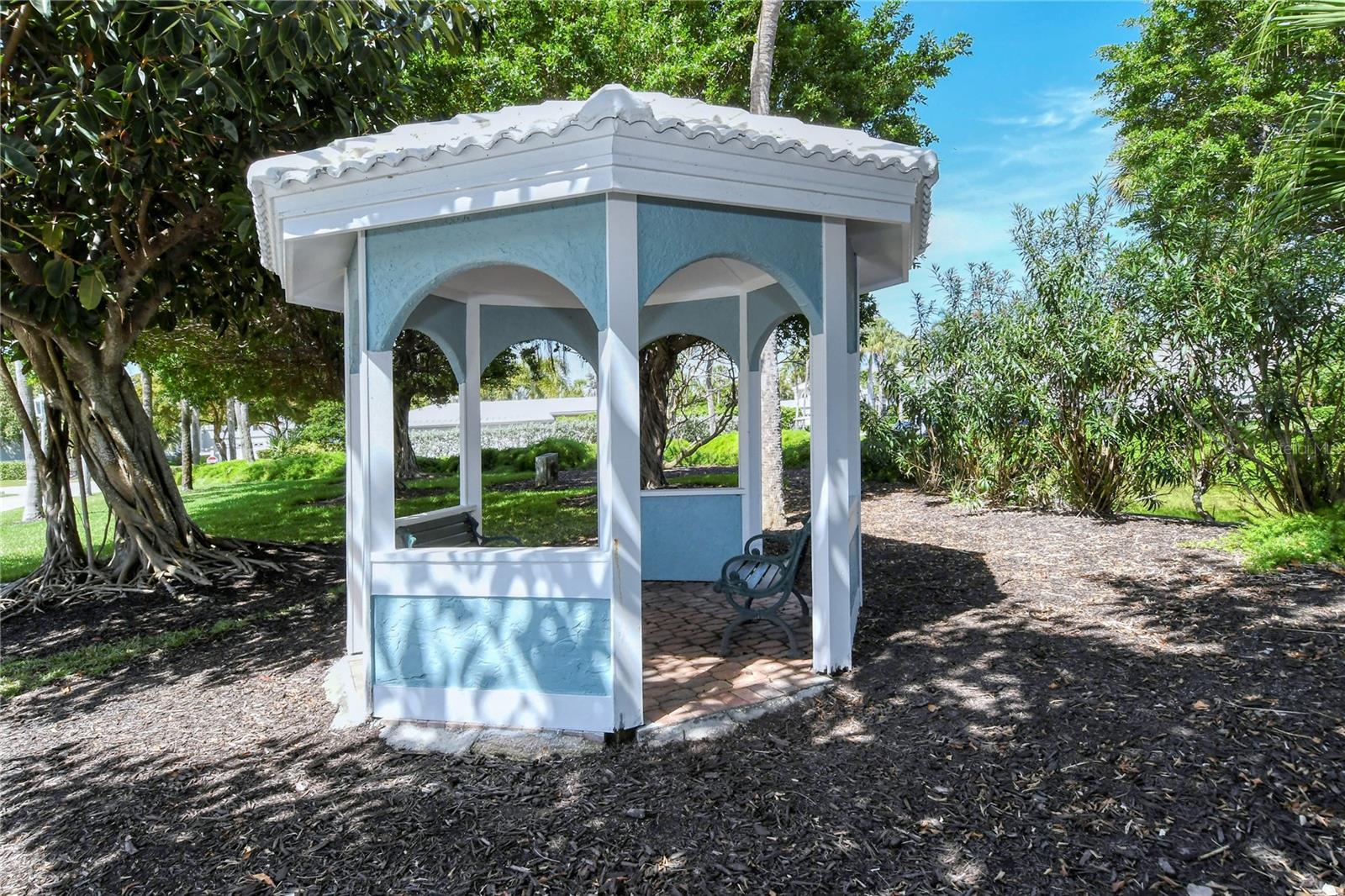 3530 MISTLETOE LN — photo 49