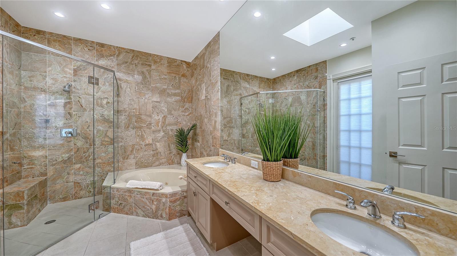 3530 MISTLETOE LN — photo 28