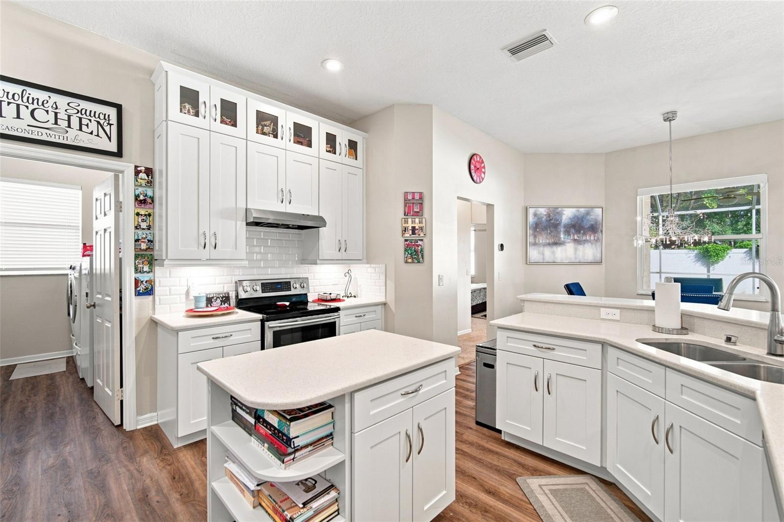 2020 ALAFIA OAKS DR — photo 8