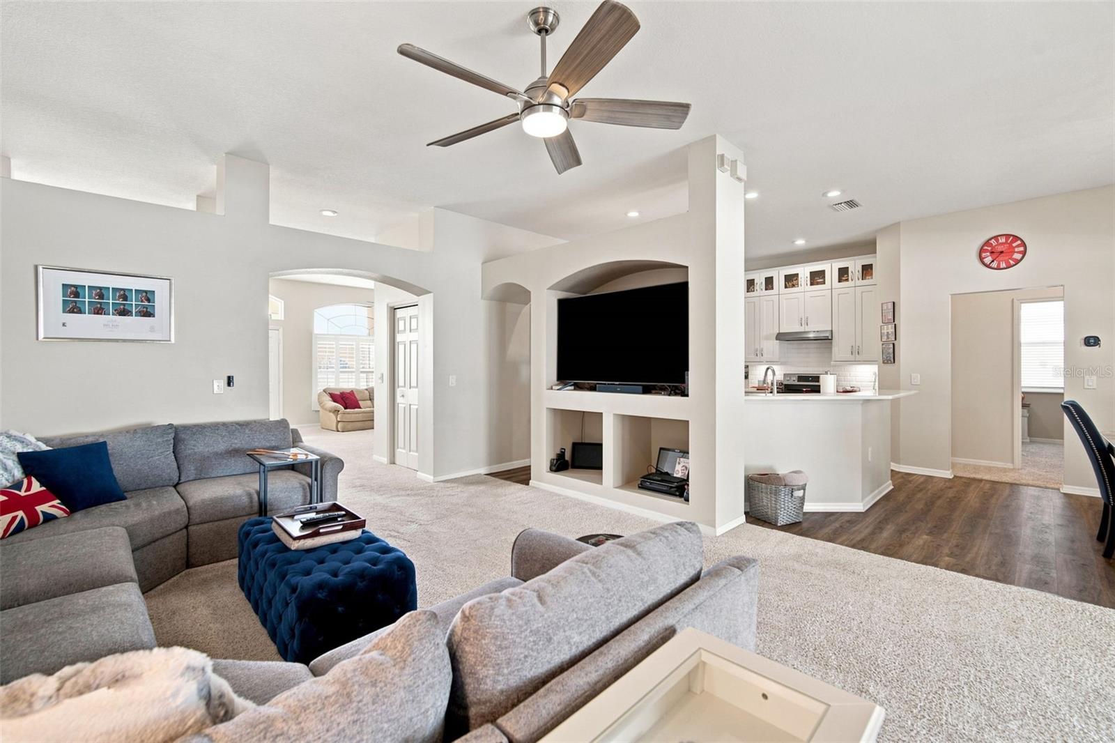 2020 ALAFIA OAKS DR — photo 4