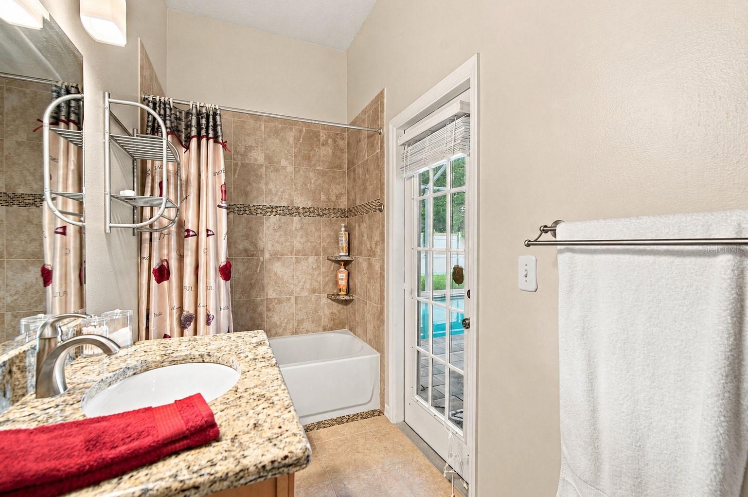 2020 ALAFIA OAKS DR — photo 18