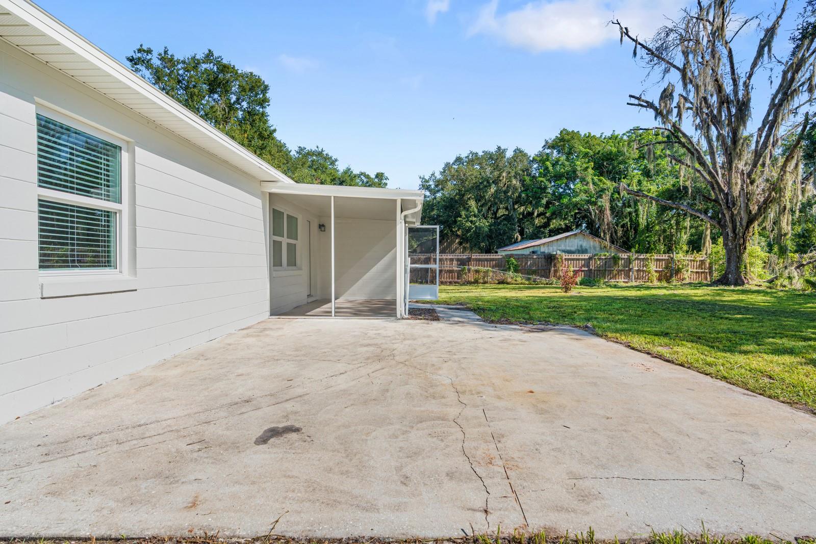 414 S WIGGINS RD — photo 28