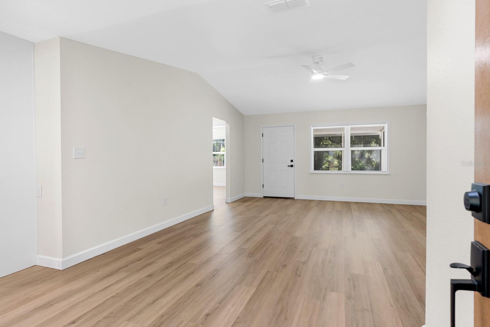 414 S WIGGINS RD — photo 20