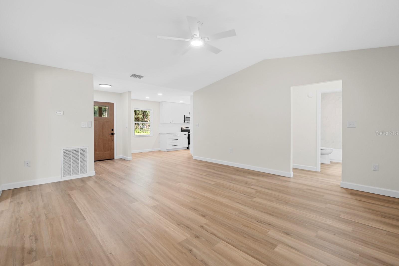414 S WIGGINS RD — photo 7