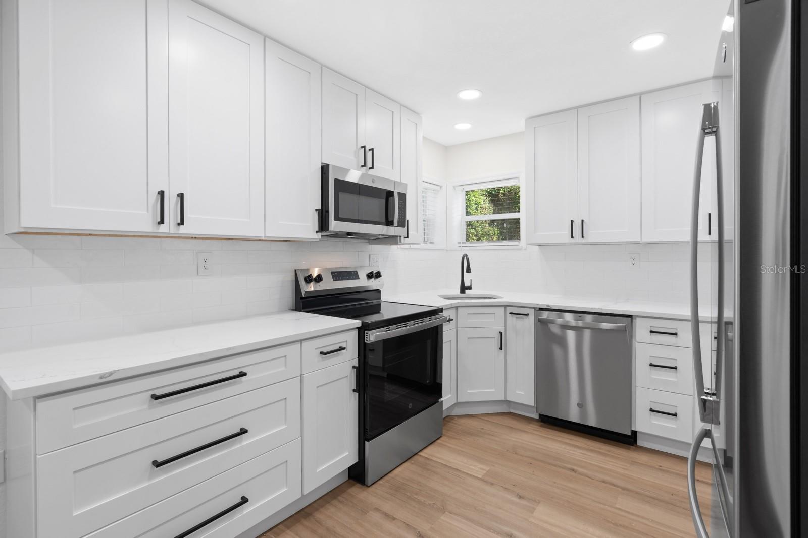 414 S WIGGINS RD — photo 11