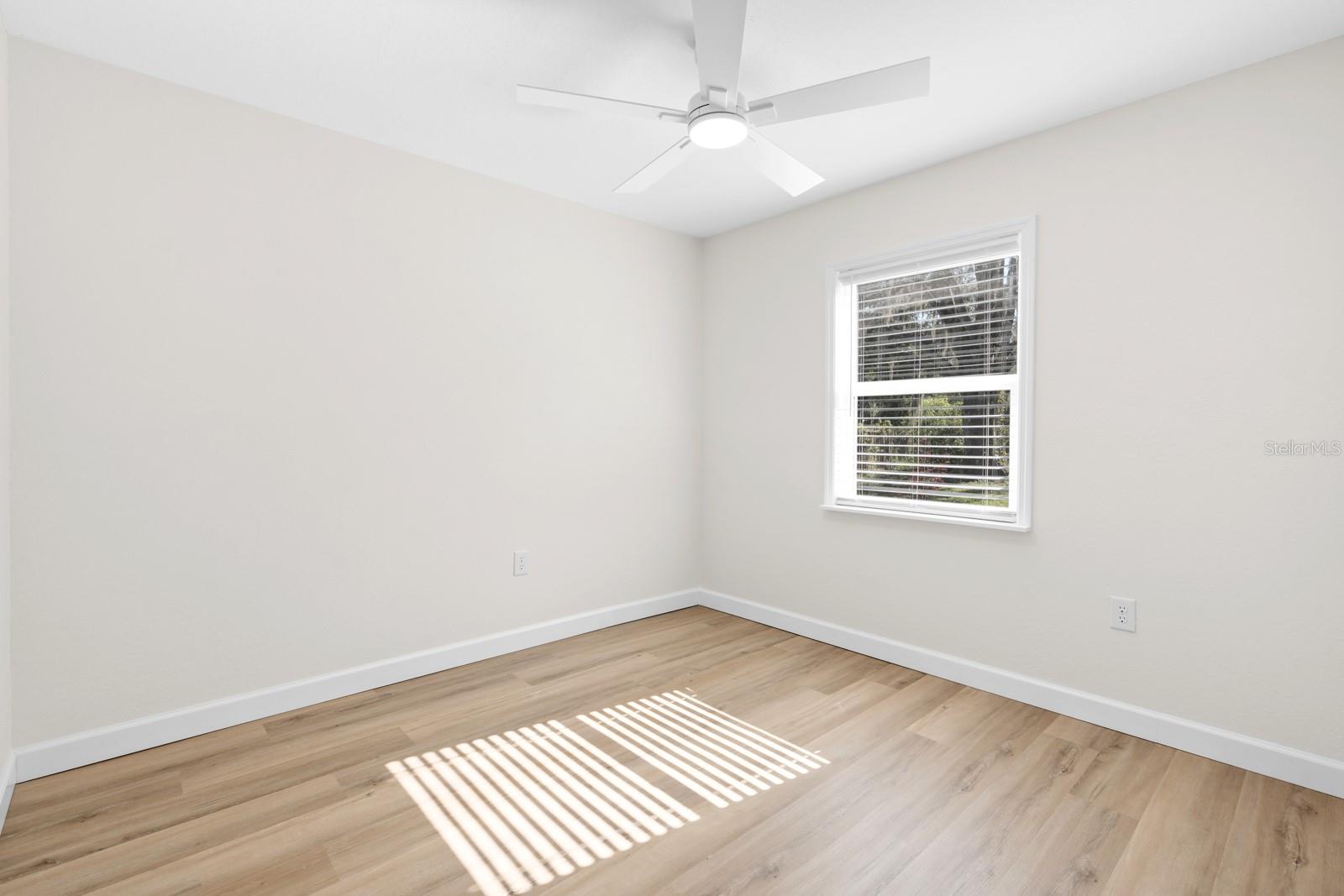 414 S WIGGINS RD — photo 24