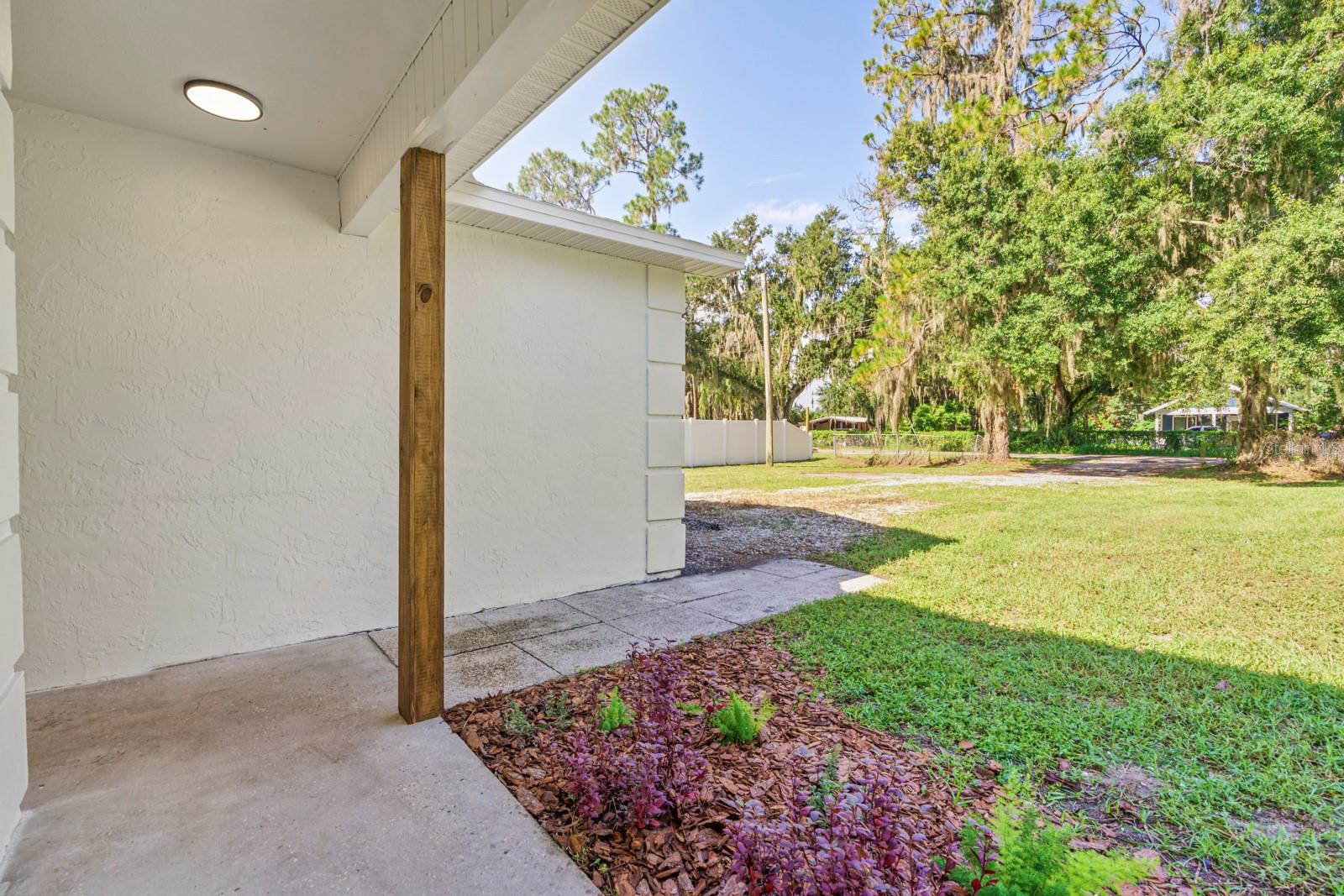 414 S WIGGINS RD — photo 4
