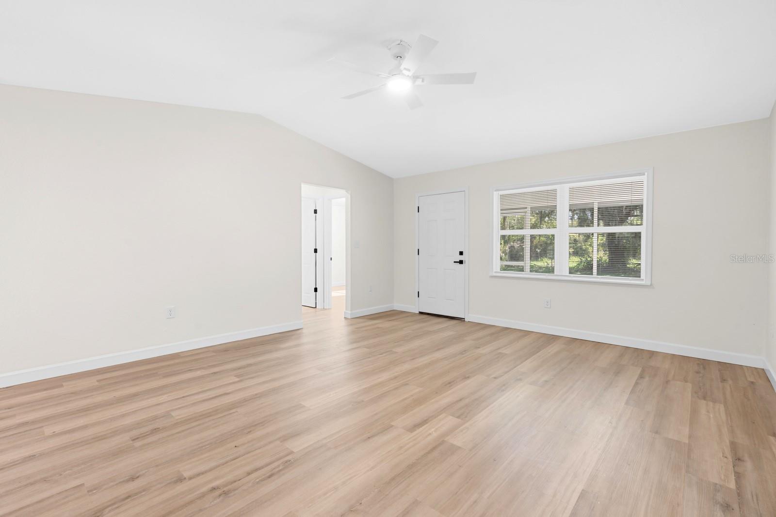 414 S WIGGINS RD — photo 8
