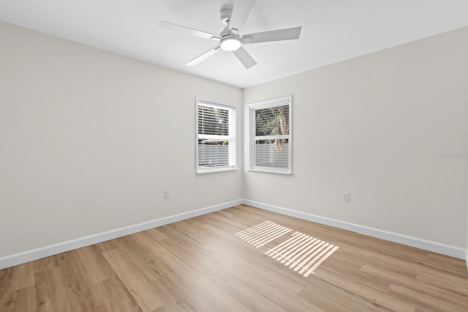 414 S WIGGINS RD — photo 13