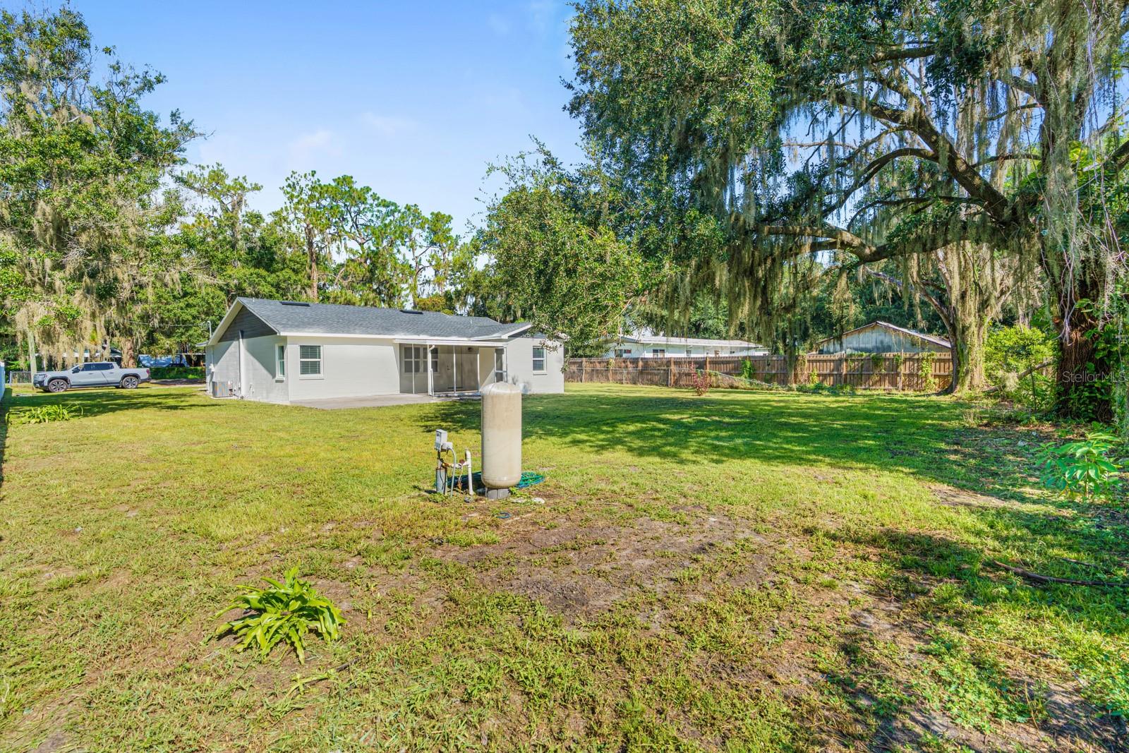 414 S WIGGINS RD — photo 33