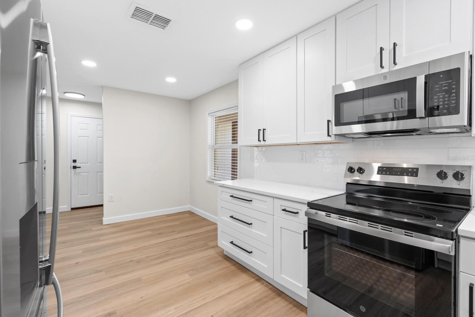 414 S WIGGINS RD — photo 12