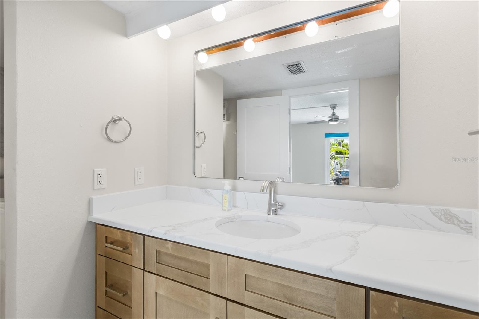 433 S PAULA DR #1 — photo 18