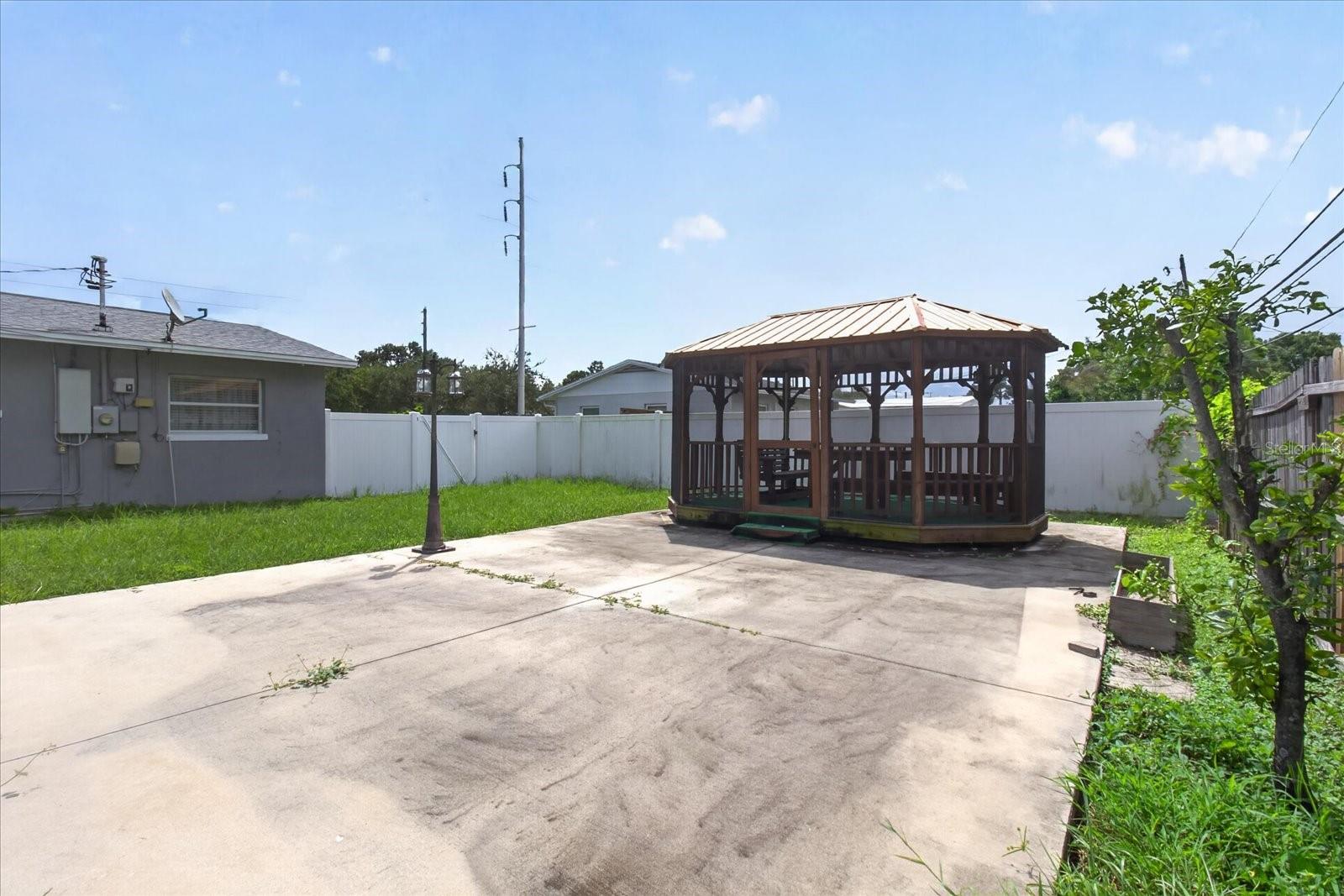 7210 DR MARTIN LUTHER KING JR ST N — photo 57