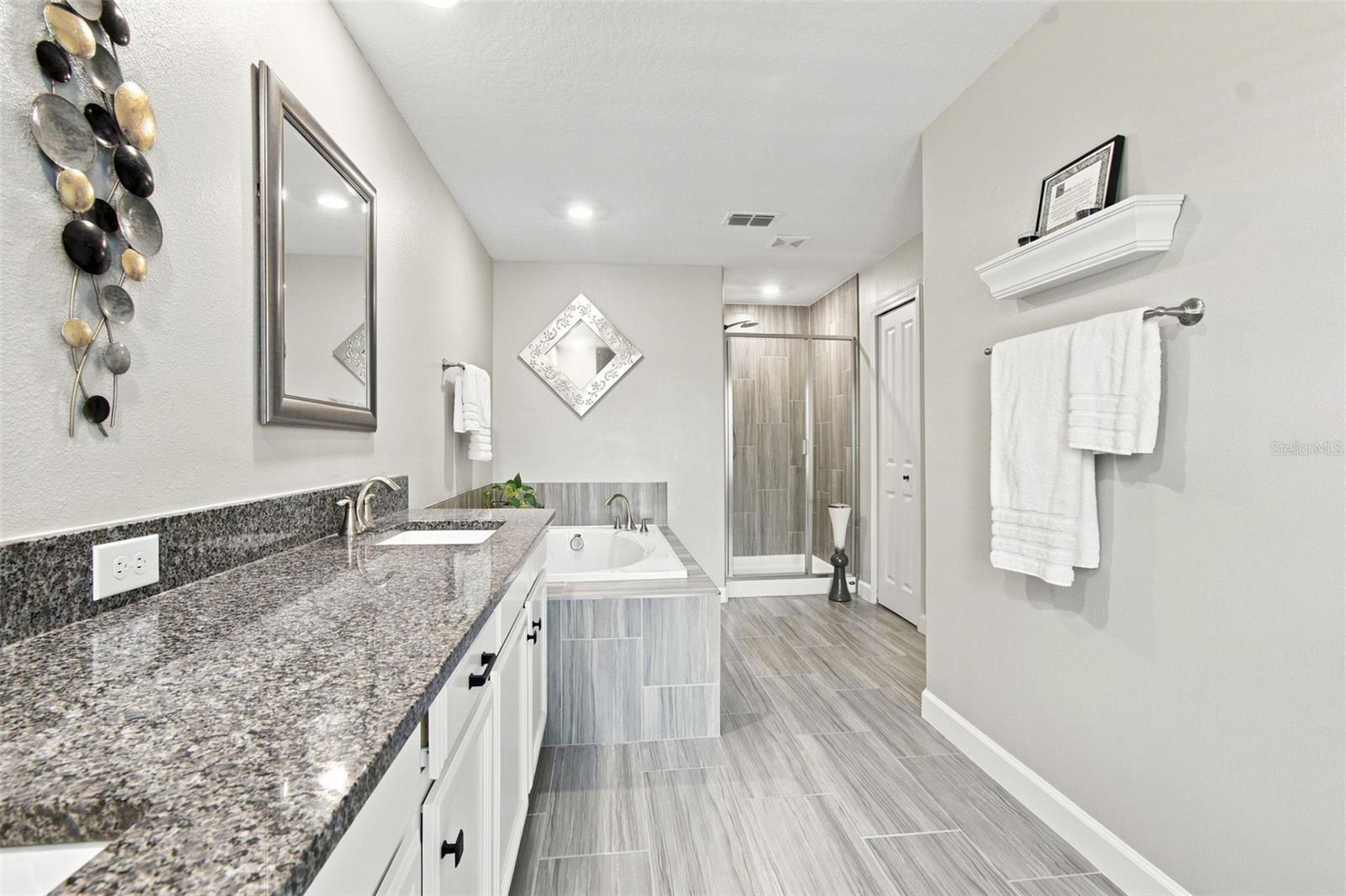 2213 CERULEAN SKY DR — photo 27