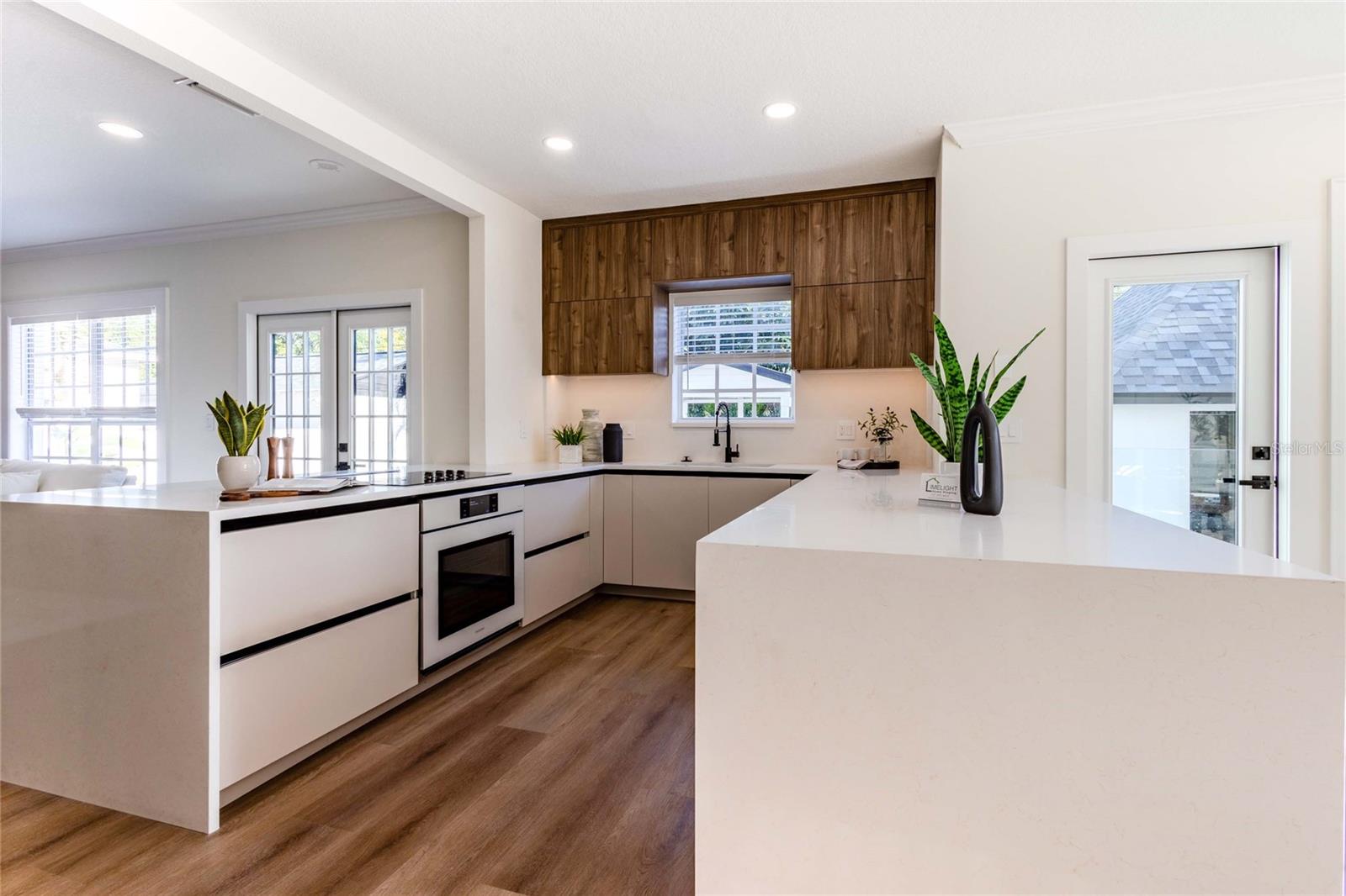 2802 W MORRISON AVE — photo 3