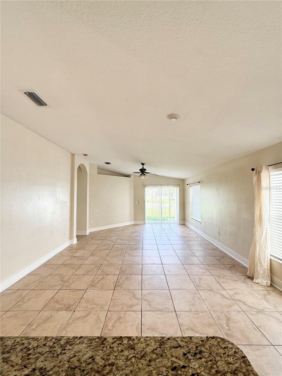 7731 CARRIAGE POINTE DR — photo 4