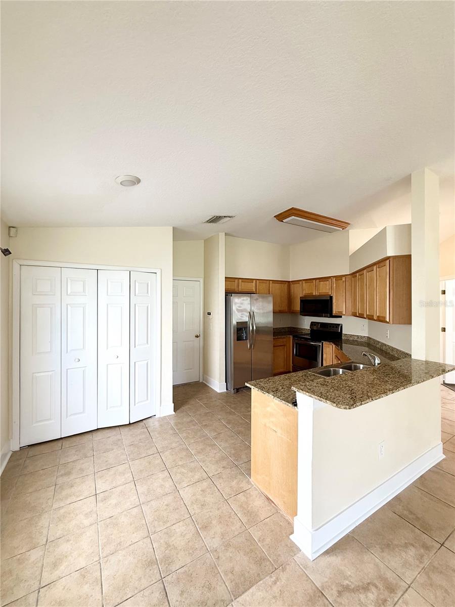7731 CARRIAGE POINTE DR — photo 5