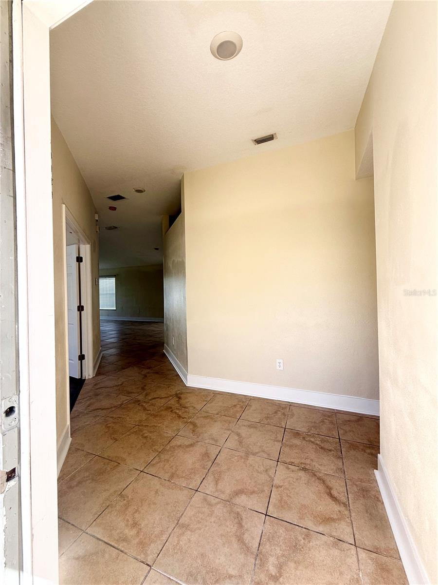 7731 CARRIAGE POINTE DR — photo 2