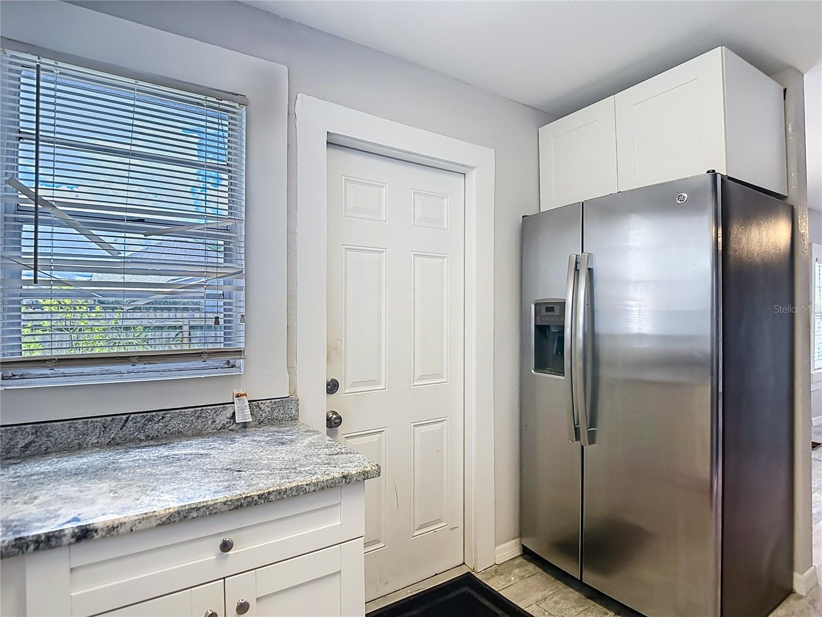 608 N LINCOLN AVE — photo 15