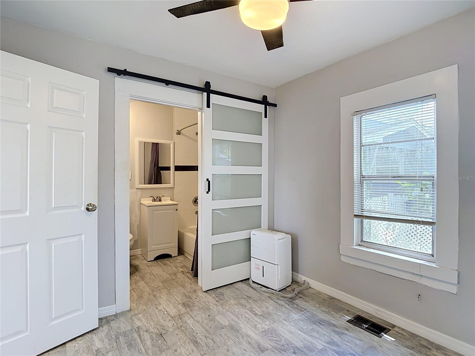 608 N LINCOLN AVE — photo 17