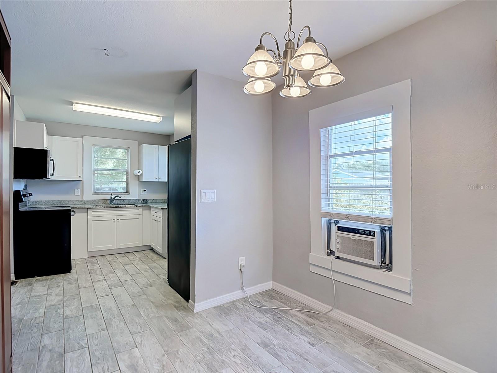 608 N LINCOLN AVE — photo 11