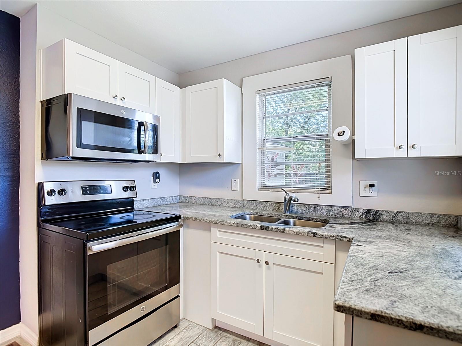 608 N LINCOLN AVE — photo 13