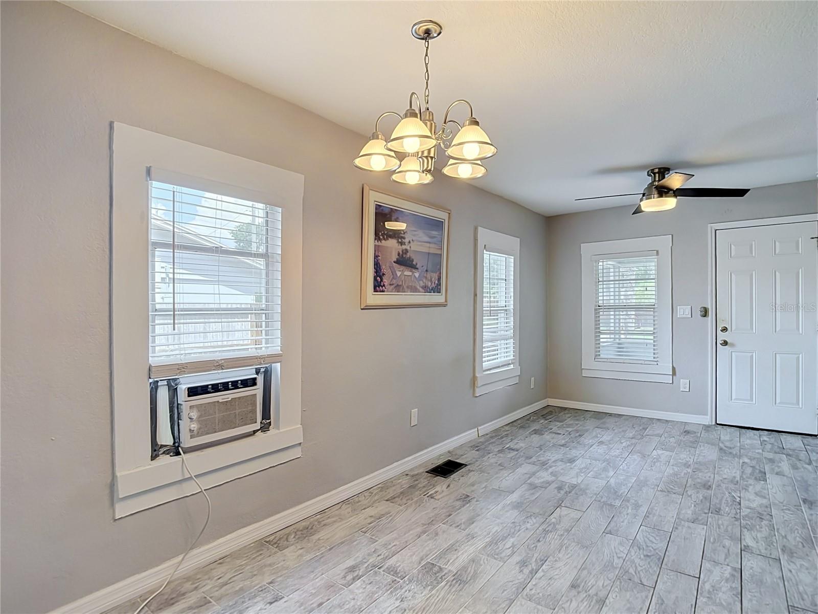 608 N LINCOLN AVE — photo 10