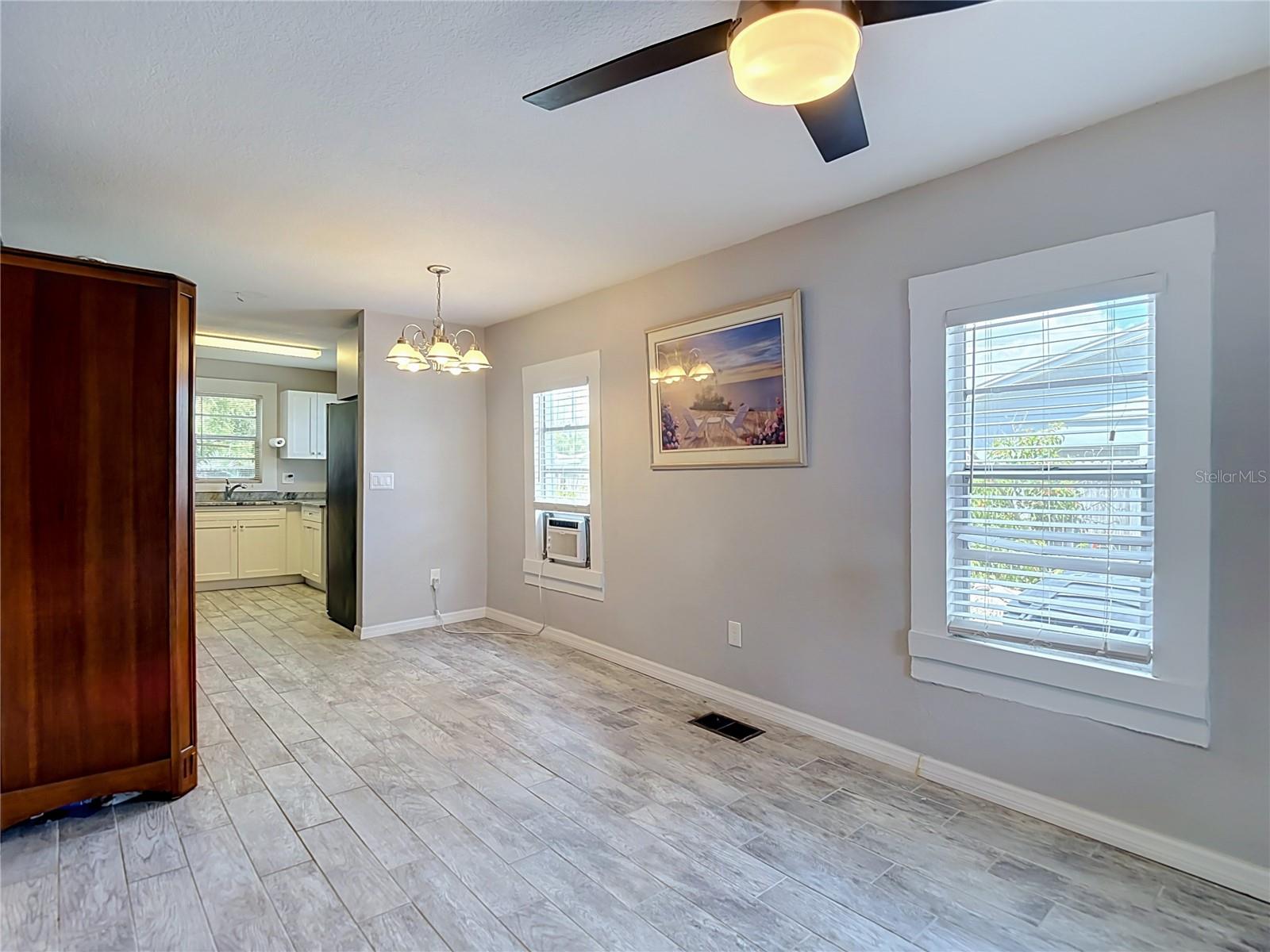 608 N LINCOLN AVE — photo 6