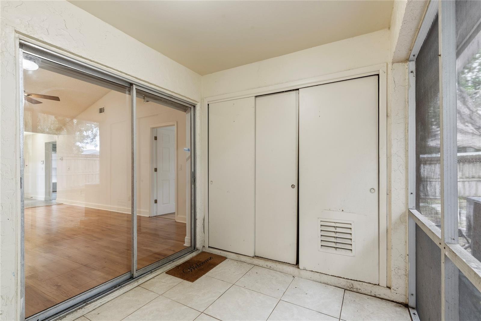 321 DOVER CT E — photo 25