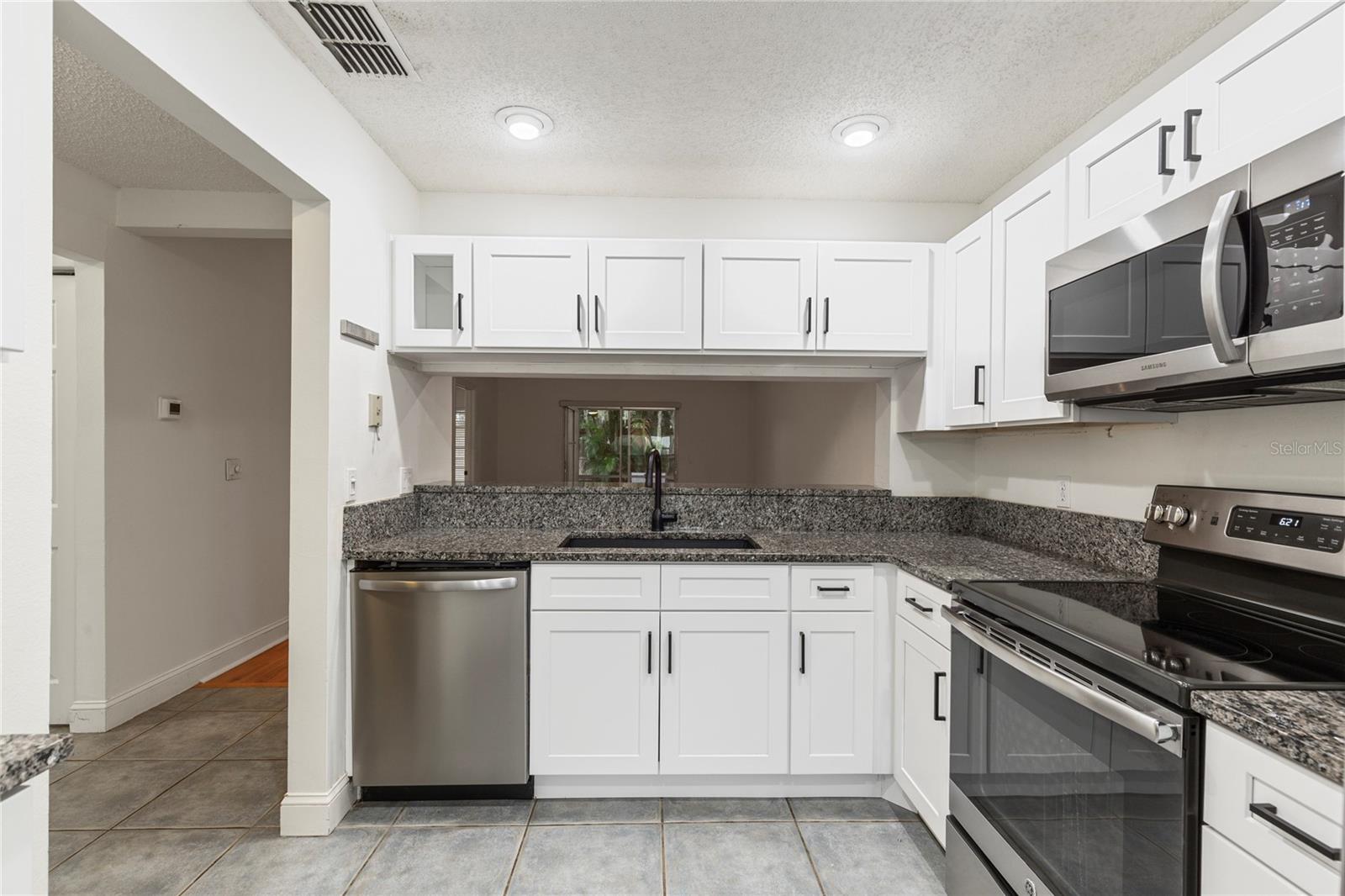 321 DOVER CT E — photo 8