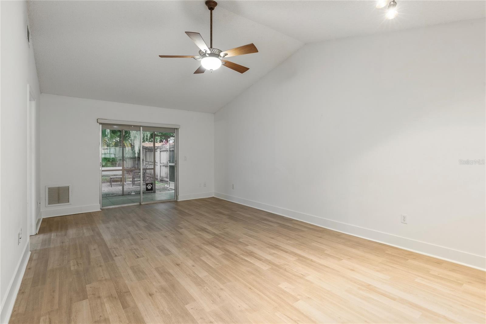 321 DOVER CT E — photo 17