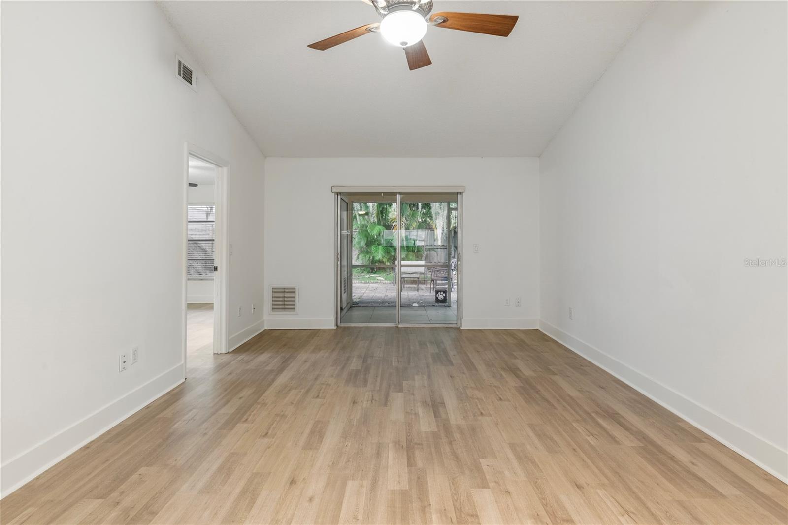 321 DOVER CT E — photo 3