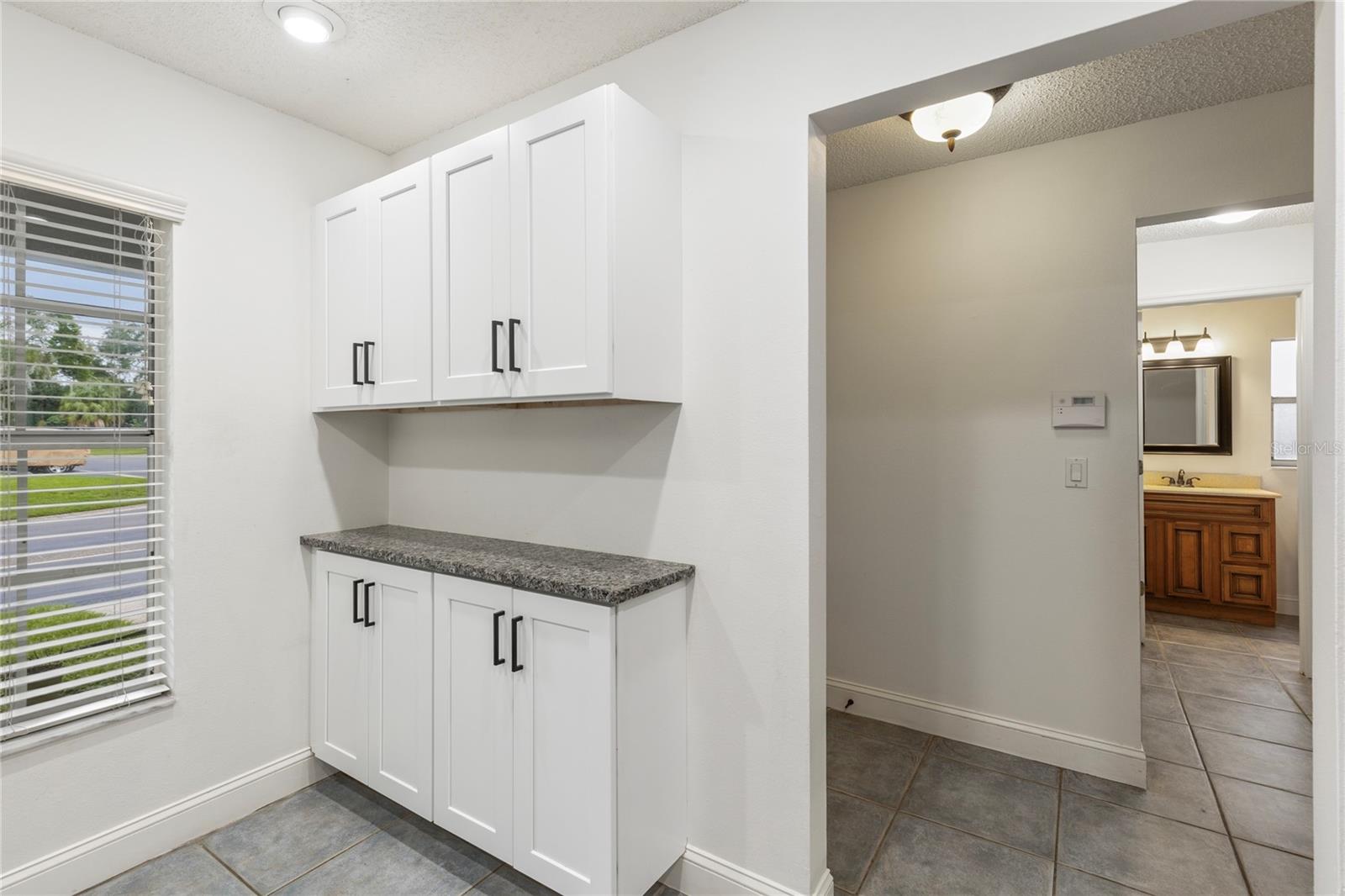 321 DOVER CT E — photo 9