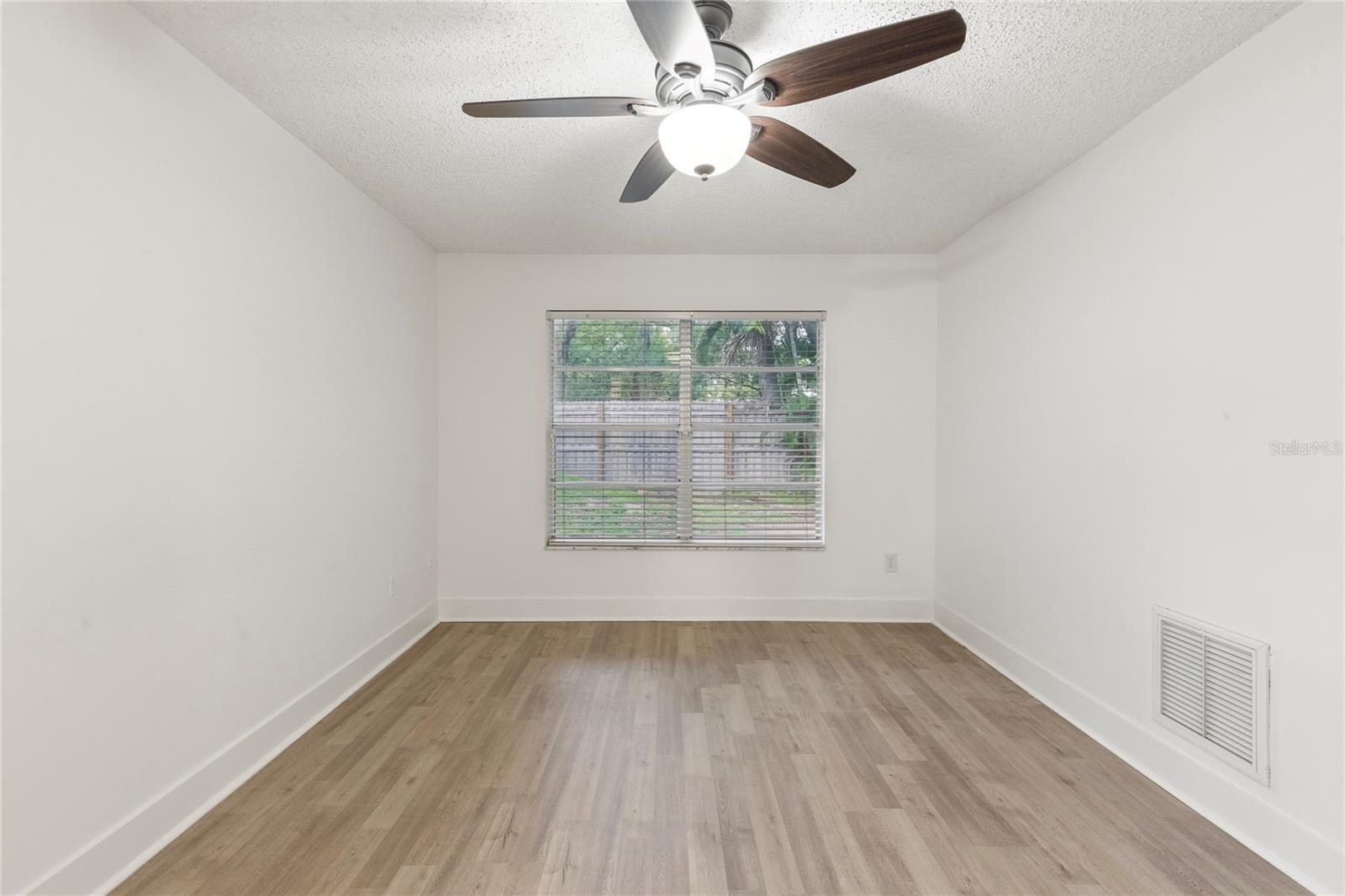 321 DOVER CT E — photo 20