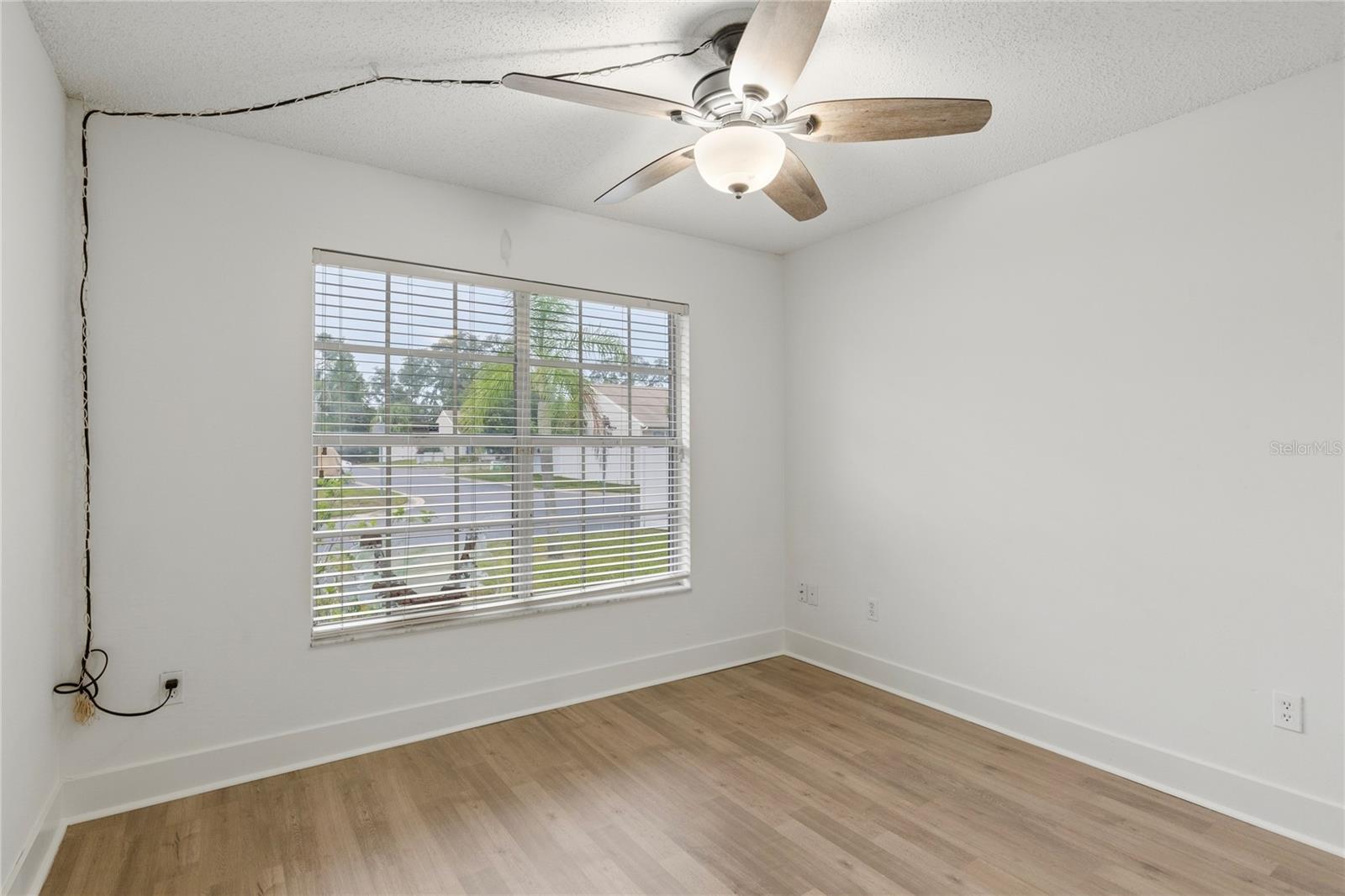 321 DOVER CT E — photo 10