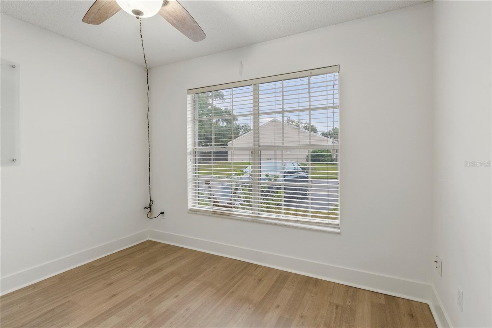 321 DOVER CT E — photo 12