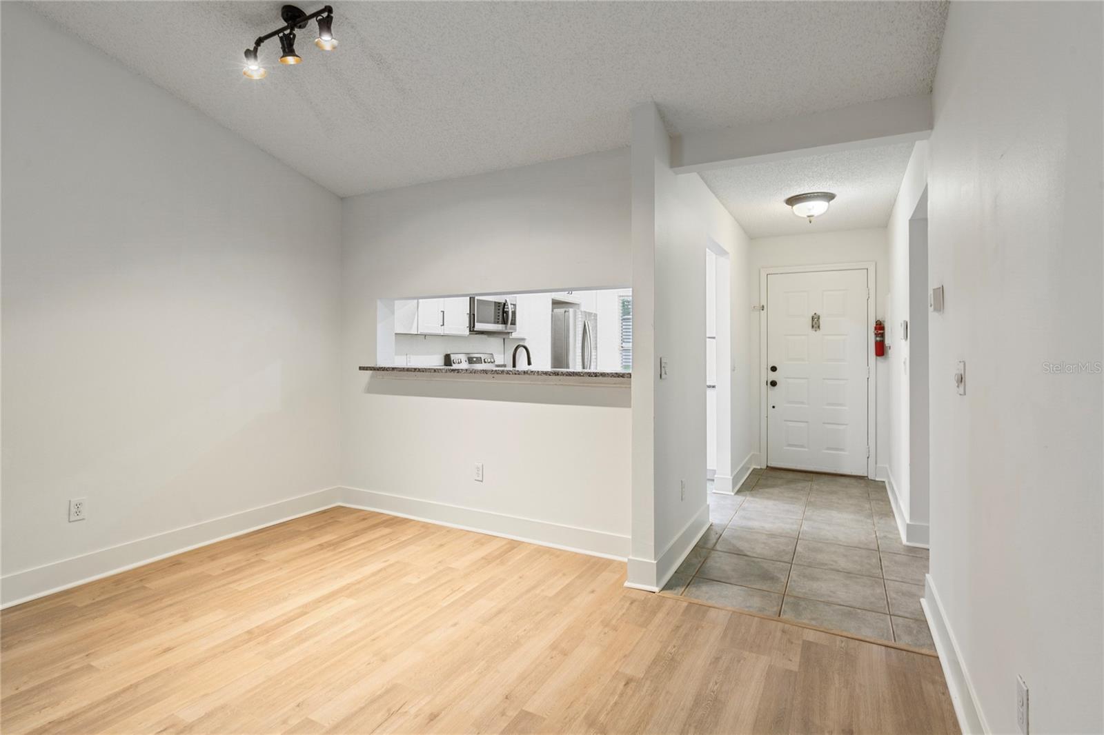 321 DOVER CT E — photo 5
