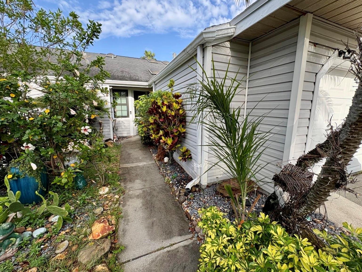 2466 ALHAMBRA ST — photo 2