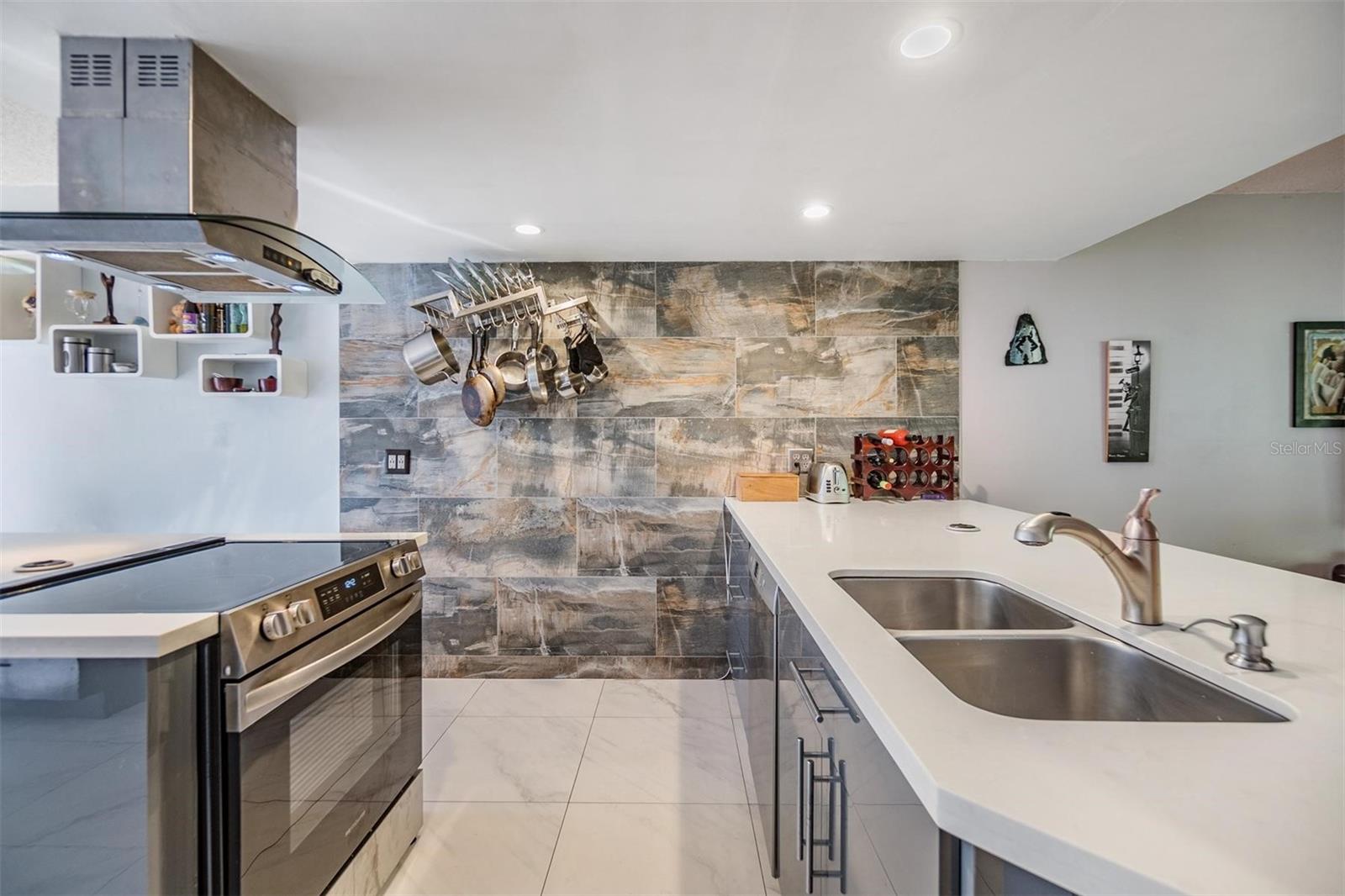 215 WOODS LANDING TRL — photo 22