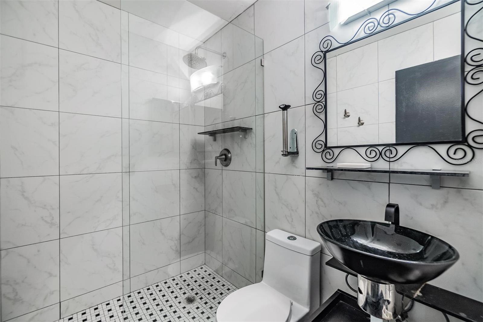 215 WOODS LANDING TRL — photo 8