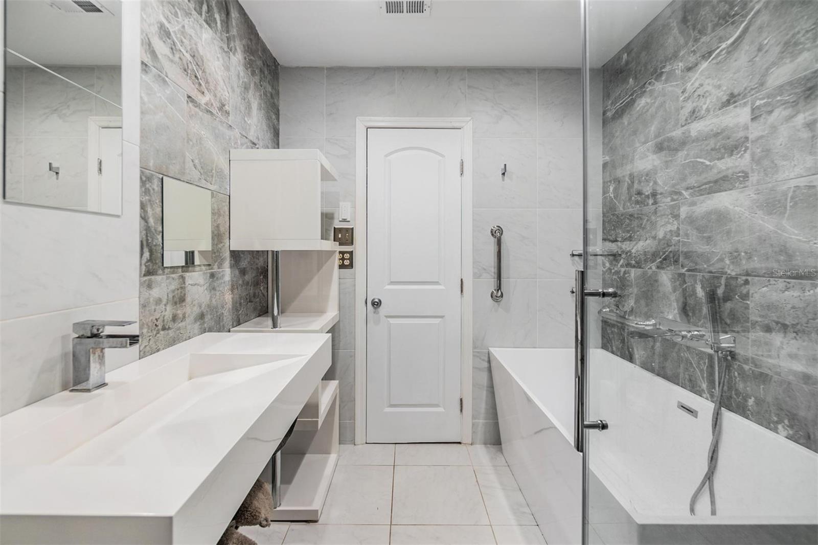 215 WOODS LANDING TRL — photo 14