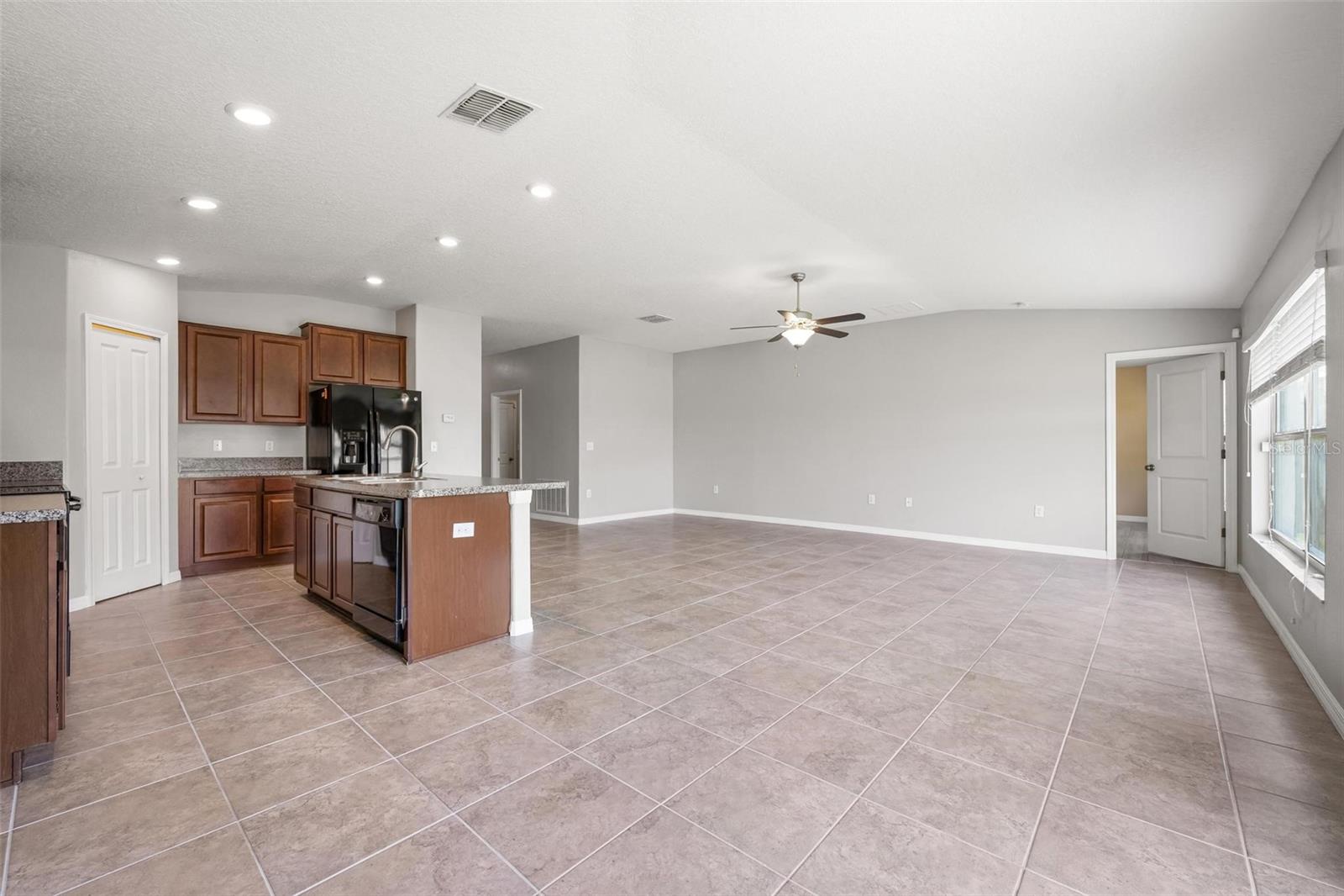 304 CASCADE BEND DR — photo 11
