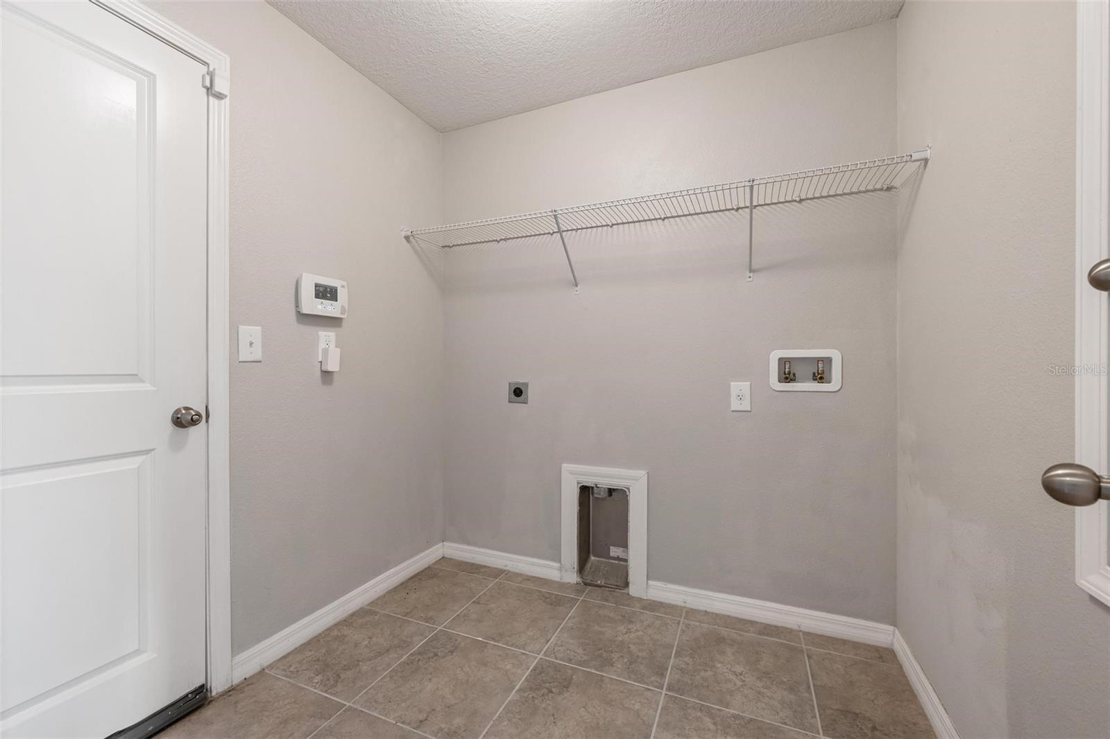 304 CASCADE BEND DR — photo 26